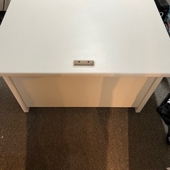 オフィスデスクの画像