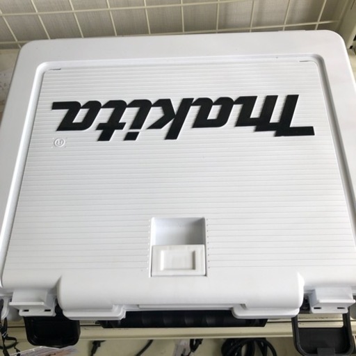 マキタ　インパクトドライバー　14.4V 3.0Ah TD138DRFXB 電池2個付き