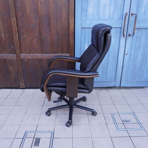Vitra(ヴィトラ)社のマリオ･ベリーニデザインFigura(フィグラ) 本革 ハイバックデスクチェアです。長時間のオフィスワークで
