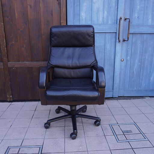 Vitra(ヴィトラ)社のマリオ･ベリーニデザインFigura(フィグラ) 本革 ハイバックデスクチェアです。長時間のオフィスワークで