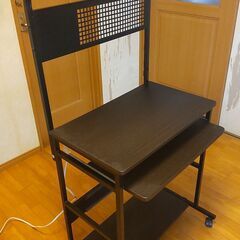 ニトリ製パソコンラック（電源タップ付き）