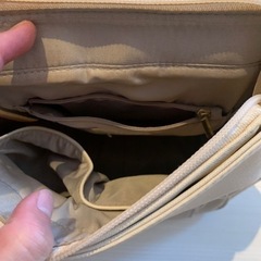 オフホワイトのバックの画像