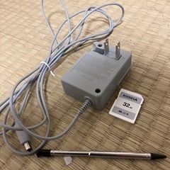 【2/15〜20、2/27〜3/3、3/6〜3/9 】【良品】【すぐ遊べる】ニンテンドー3DS ＋有名ソフト４本＋SDカードの画像