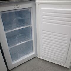 【2018年製】BESTEK【1ドア冷凍庫_60L】BTLD109/ホワイト/コンパクト設計/3段階温度調節/透明バスケット/耐熱性能天板/フリーザー(8R92207) bestek 冷凍庫 直冷式 1ドア 右開き btld109 | 価格比較