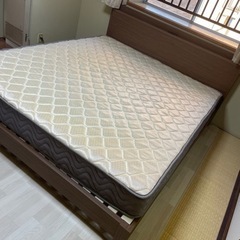 ニトリ　クイーンベッド(ヴァイン)マットレス込み ニトリクイーンベッド(ヴァイン)マットレス込み