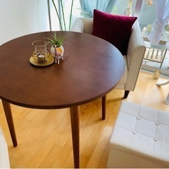 2/28〜3/5港区直接引き取り限定　丸テーブルとシングルソファ✖️2の画像