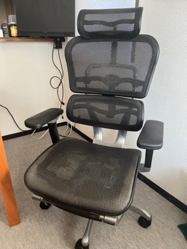 エルゴヒューマン プロ オットマン内蔵モデル（ブラック）高級デスクチェア