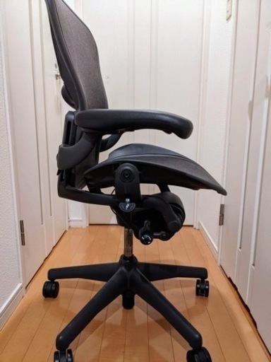 Herman Miller  ハーマンミラー アーロンチェア ブラック Bサイズ