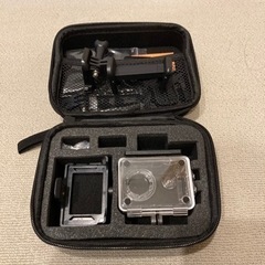 【最終値下げ】【動作確認済‼️】アクションカメラ　防水ケース付き　付属品ありの画像