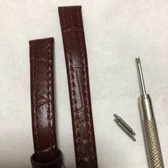 時計のベルトと交換工具の画像