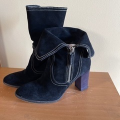 本革スエードショートブーツの画像