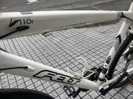 【クロスバイク】FELT製　V110f 前後タイヤ、グリップ、チェーン新品❗️若林自転車　唐崎店　SALE中❗️
