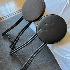 折り畳みイス2個セットで。