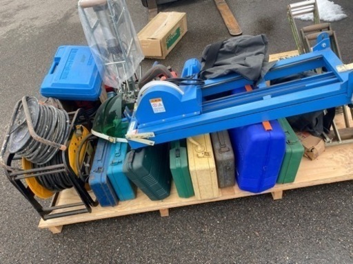 電動工具やガッチャ板金屋さんに