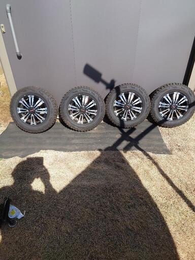 ゴツゴツタイヤホイル