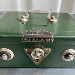 レトロな金庫の画像