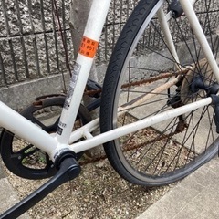 パンクしてる自転車の画像