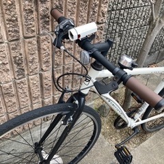 パンクしてる自転車の画像