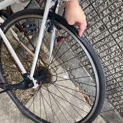 パンクしてる自転車の画像