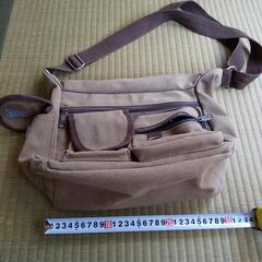 ポケットがたくさんあるバック