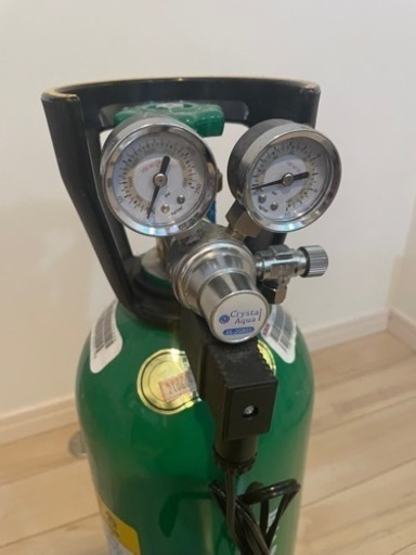 co2レギュレーター　空のミドボン付き