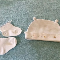 【差上げます】ベビー おくるみ・帽子・靴下　3点セットの画像
