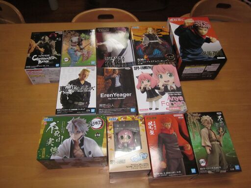 いろいろなフィギュア12体8000円