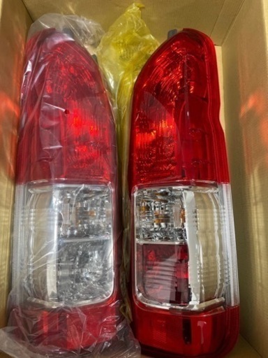 ハイエース　テールランプ　純正　寒冷地仕様