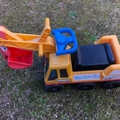 ショベルカー差し上げます