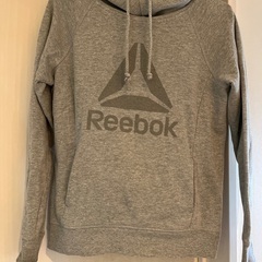 Reebok ポケットつきパーカー