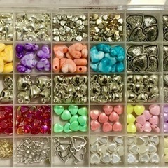 【処分価格】250〜300個‼︎ ハート型ビーズ・アクセサリーパーツ★大量★まとめ売りの画像