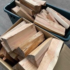 薪　丸太も可能　キャンプに　広葉樹アリ　1kgあたり50円　キャンプ　焚き火　ストーブ　サウナの画像