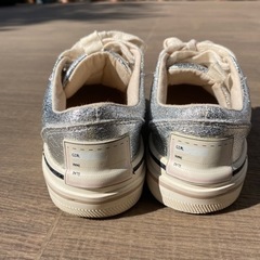 〈ZARA〉19センチシルバースニーカーの画像