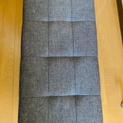 折りたたみ可能 収納付きオットマンの画像