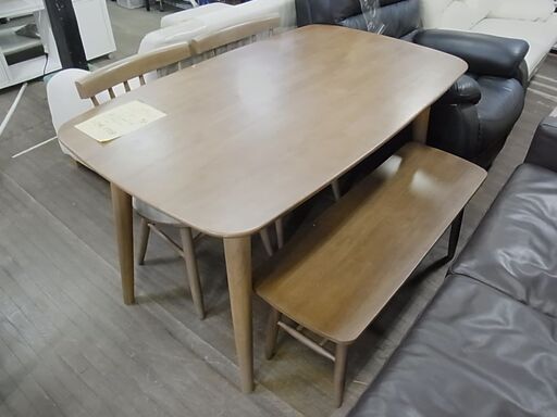 セール中につき、通常特価24,178円より15,000円引きの9,178円!　NITORI　ニトリ　ダイニング4点セット　食卓セット　ダイニングセット　ダイニングテーブル　ダイニングチェア　NUTS ナッツ　ベンチ