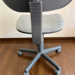 キャスター付きチェアの画像