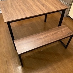 ダイニングテーブル　ベンチ二脚つきの画像