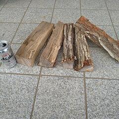 【在庫50kg程度】広葉樹コナラの薪！長さ29cm太さ8cm。含...