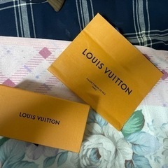 VUITTON 紙袋  小さい箱