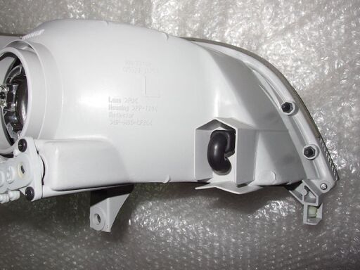 中古美品 トヨタ100系ハイエースワゴン純正ヘッドライト左側　コイト100-76462/26-59
