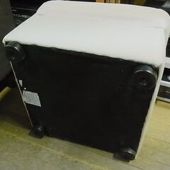 レザー張り　オットマン　スツール　ソファ　チェア　足置き　白　の画像