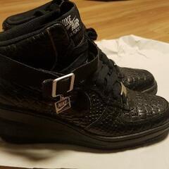 Nike Lunar Force 1 Sky Hi Crocの画像