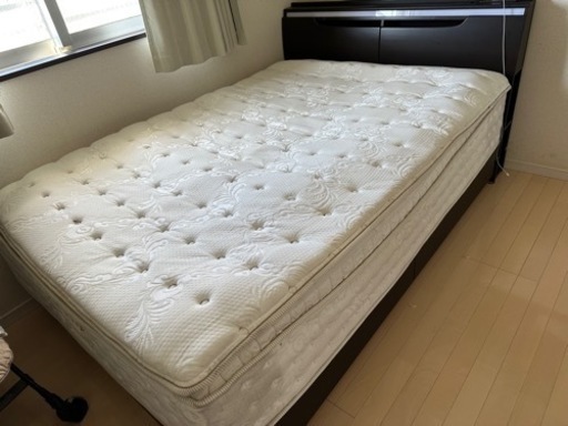 ニトリ　ダブルベッドNスリープマットレス　フレーム付き(受け取り者決定)