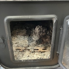 薪ストーブででた灰の画像