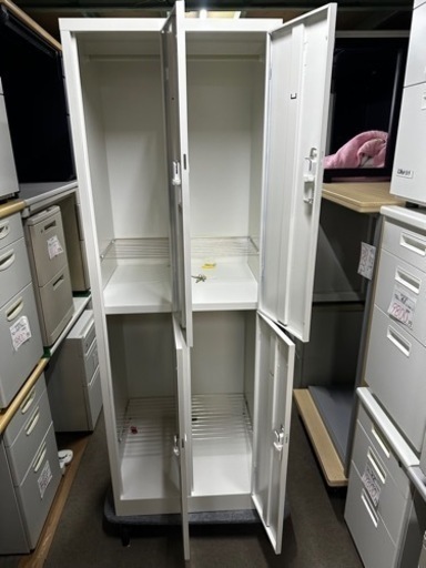 ４人用ロッカー　スリムタイプ　幅609 奥515 高さ1790mm 生興