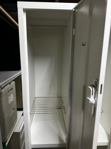 ４人用ロッカー　スリムタイプ　幅609 奥515 高さ1790mm 生興