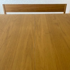 無料でダイニングテーブル 横幅84cm 4人用 椅子二脚とベンチ一脚付き！の画像