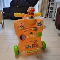 アンパンマン変身ウォーカー　押して歩いたり乗ったりできます。の画像