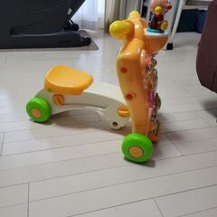 アンパンマン変身ウォーカー　押して歩いたり乗ったりできます。の画像