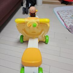 アンパンマン変身ウォーカー　押して歩いたり乗ったりできます。の画像